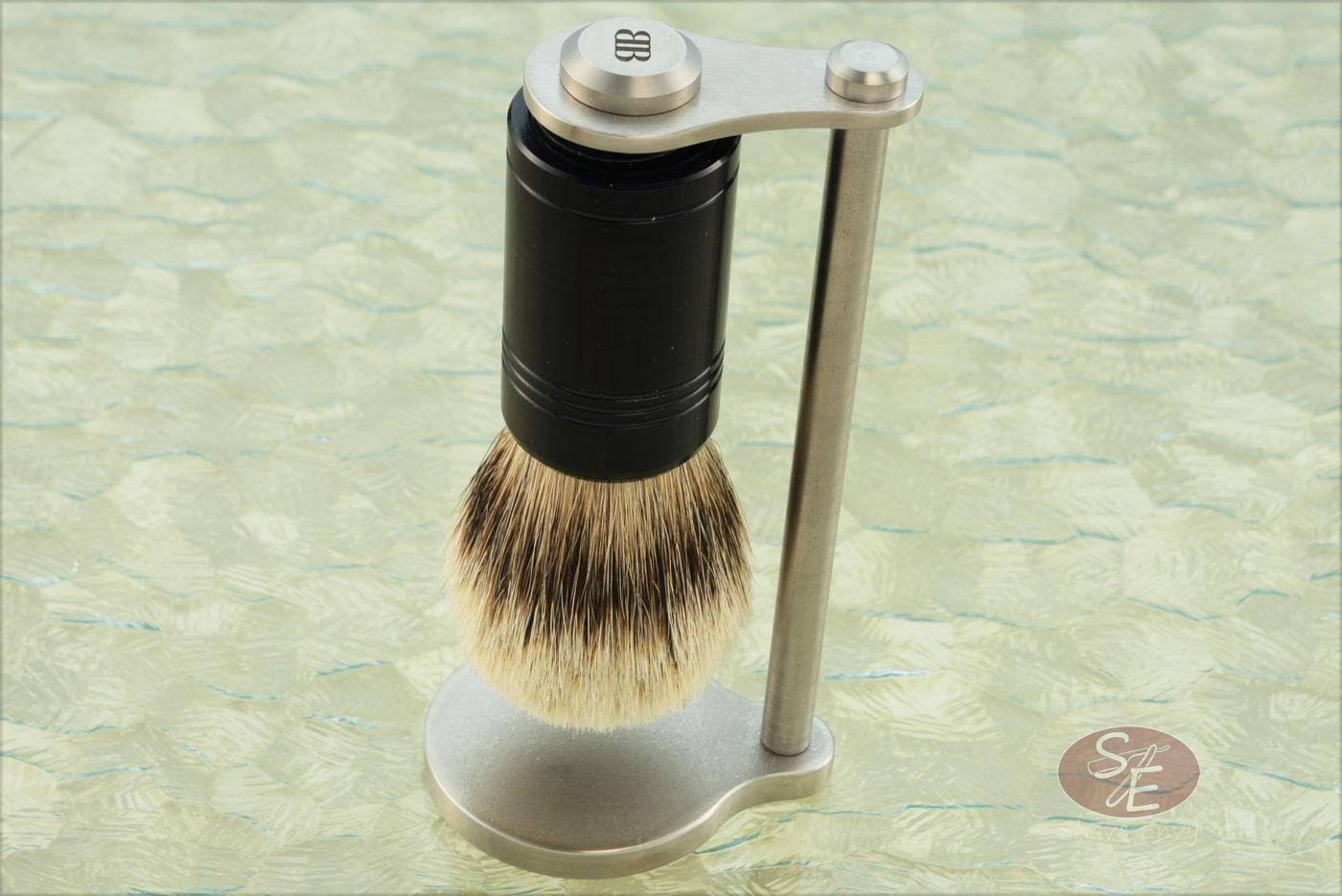 Silvertip Shaving Brush with Magnetic Stand - Black Aluminum (24mm Knot)
