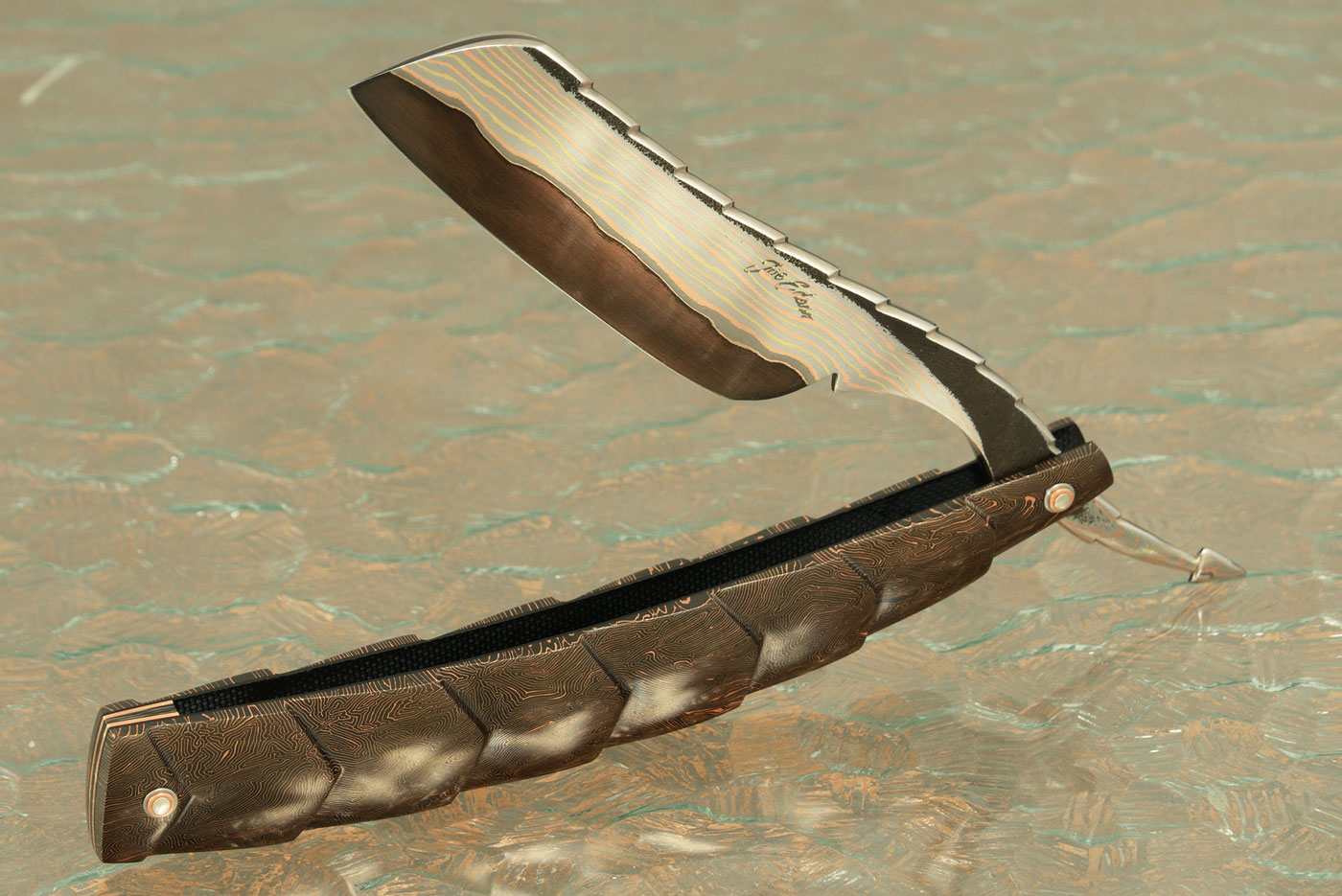 Dragon Tail Yu-Shoku Straight Razor with Brain Coral FatCarbon