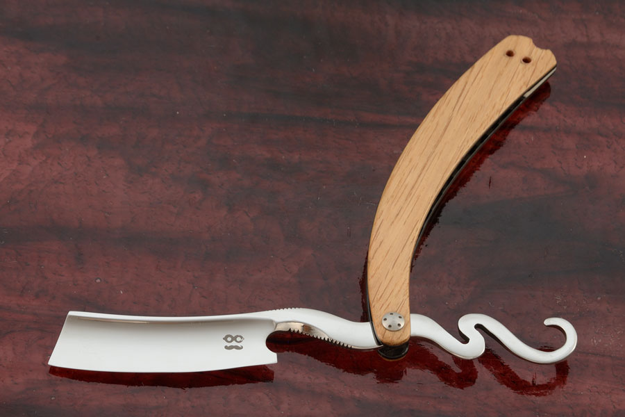 Straight Razor with Oak