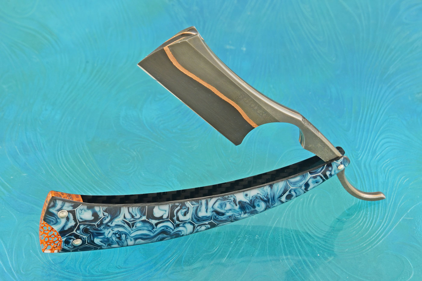 Straight Razor with Hex Resin (7/8 French Point) - CuMai