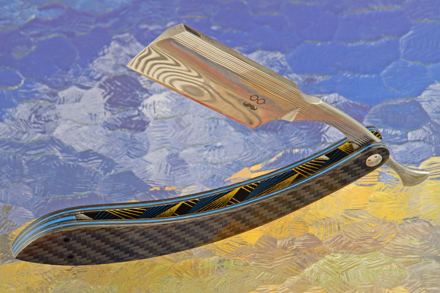 Damascus Straight Razor with Carbon Fiber