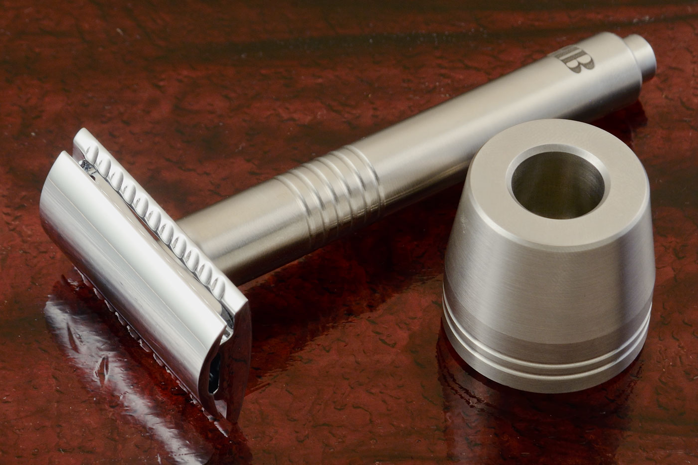 Safety Razor with Stand (Closed Comb, Satin Handle)